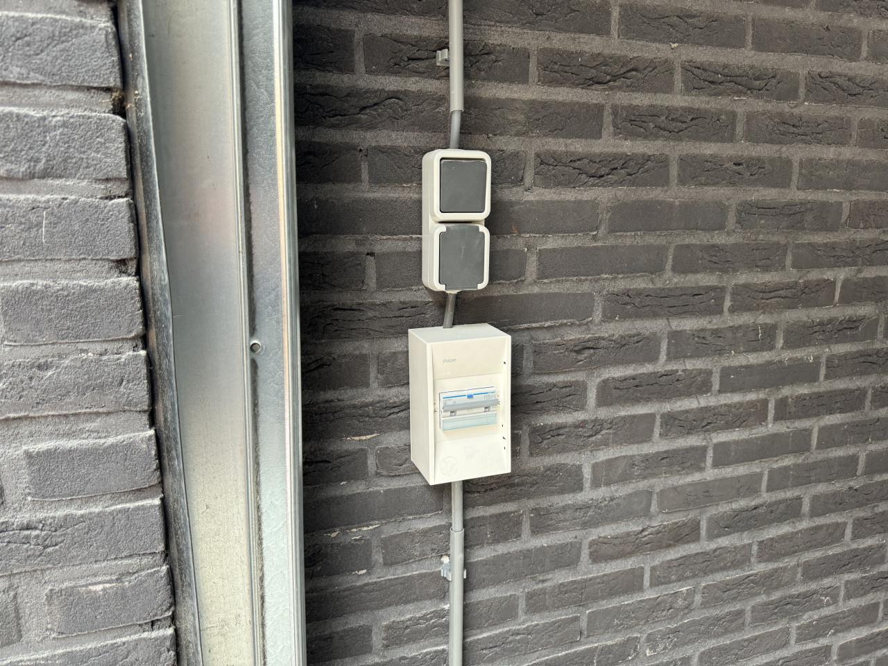 Te huur: Ruime garagebox en aparte parkeerplaats in het hartje van Goes