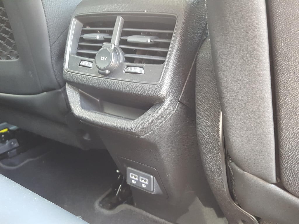 Peugeot 3008 1.6 plug-in hybrid 225pk blue lease allure eat8 automaat navig