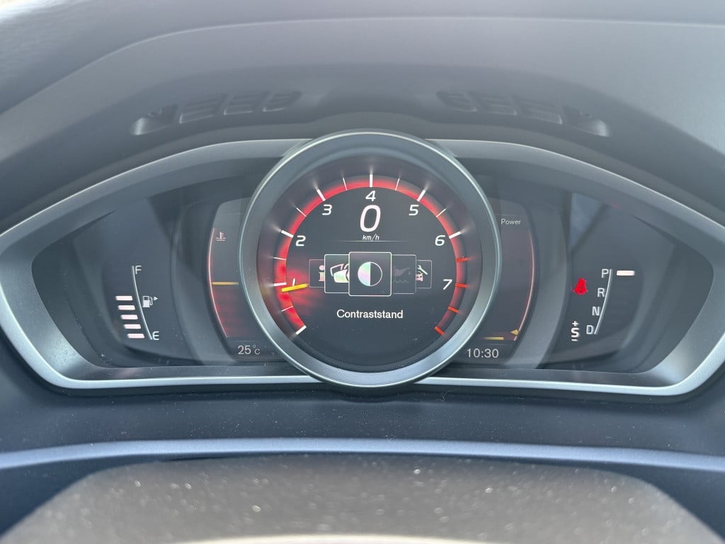 Volvo V40 t3 153pk aut6 polar+ sport| panodak| camera| h&k sound| keyless|