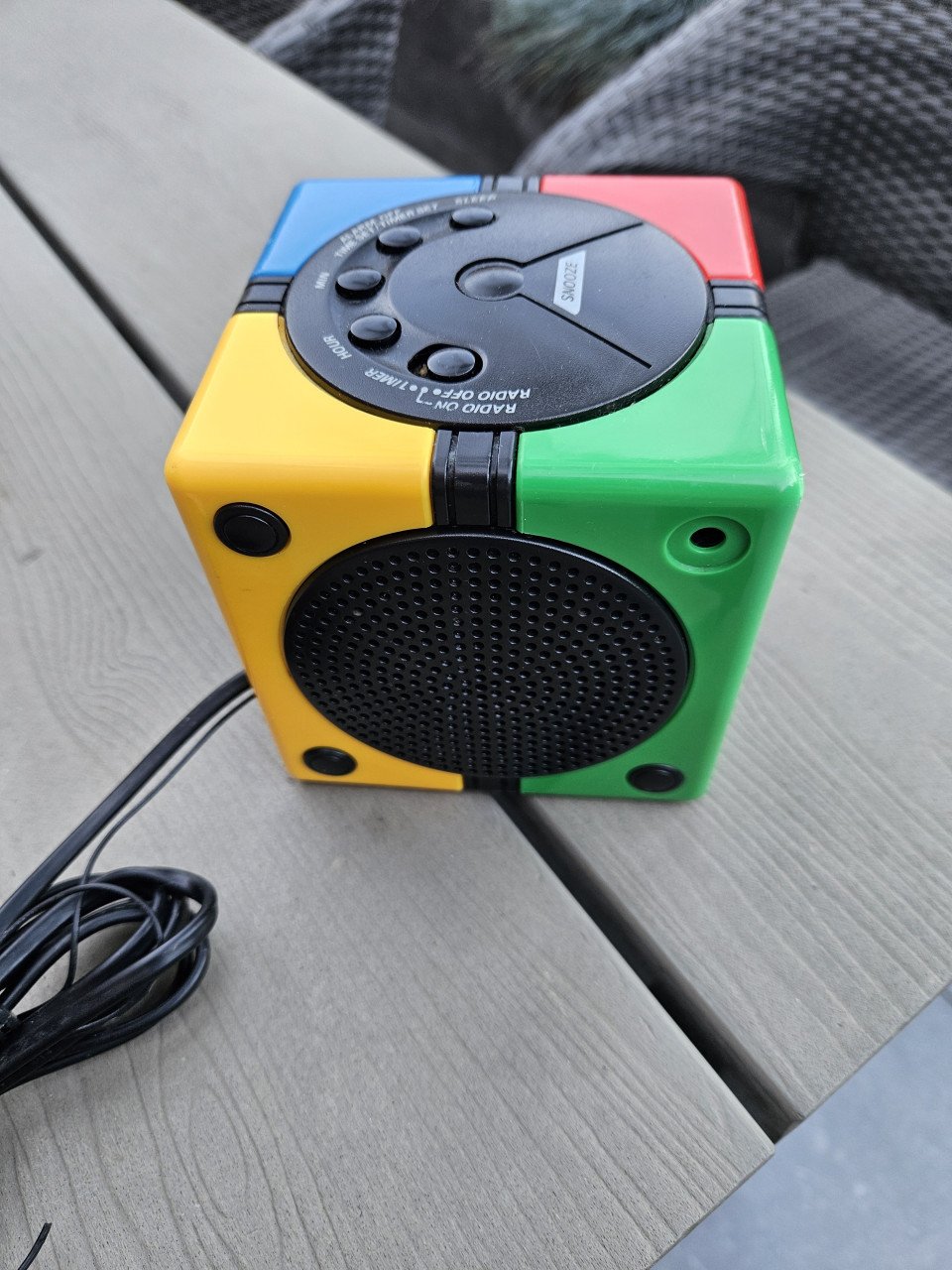 Space Age Rubiks Kubus digitale wekker- radio klok jaren 80...