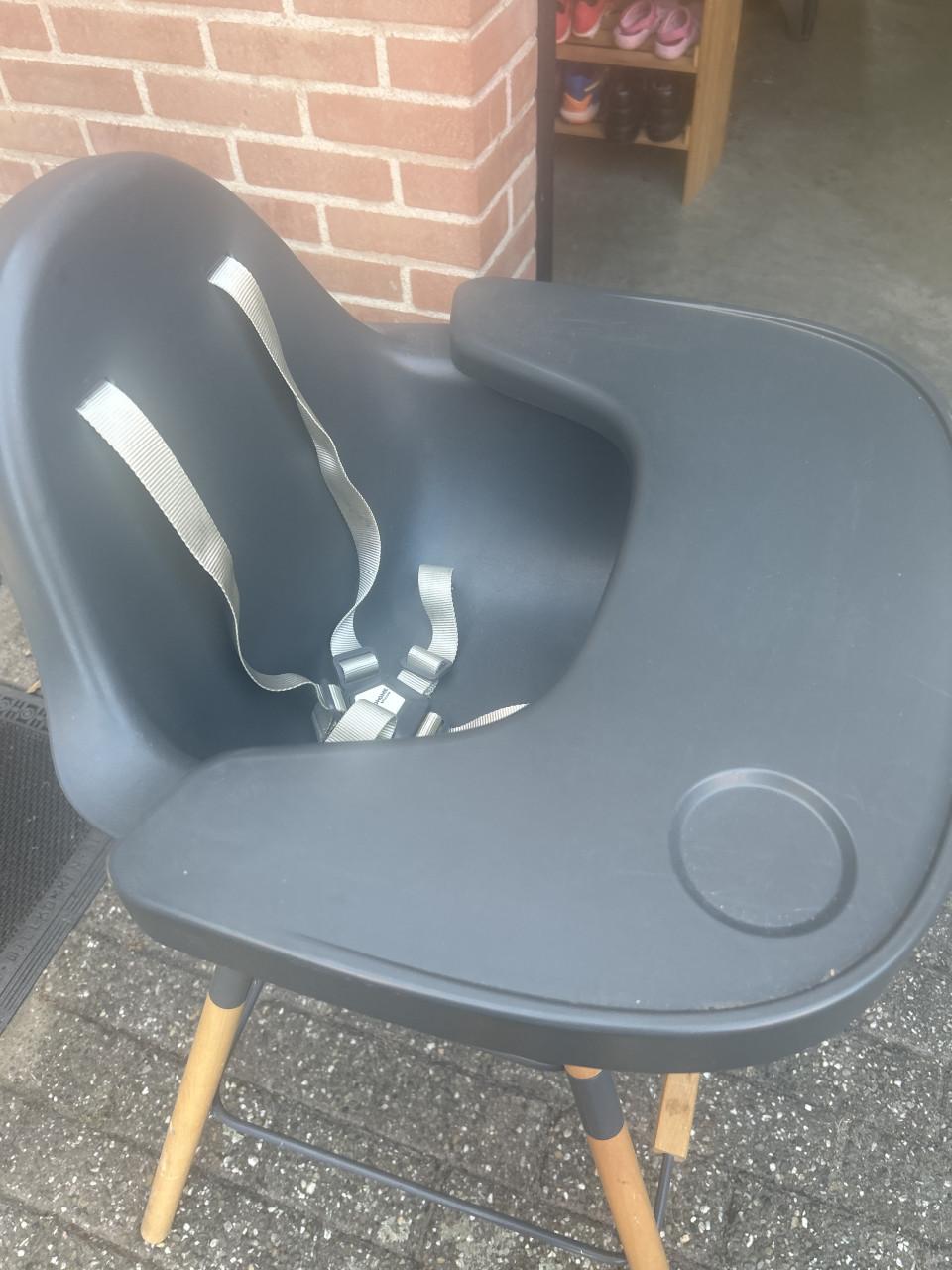 Kinderstoel( voor gewone tafel, bartafel en als los stoeltje)