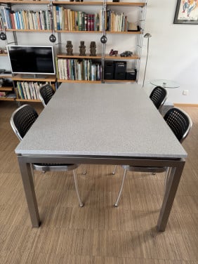 Mooie strakke eetkamertafel