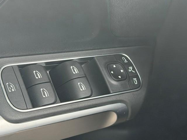 Mercedes-Benz Glb 200 amg line premium plus l panoramadak l mbux l multibea
