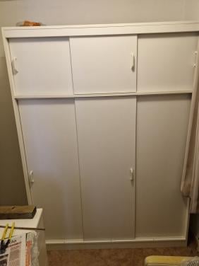 Gratis witte kast met schuifdeuren