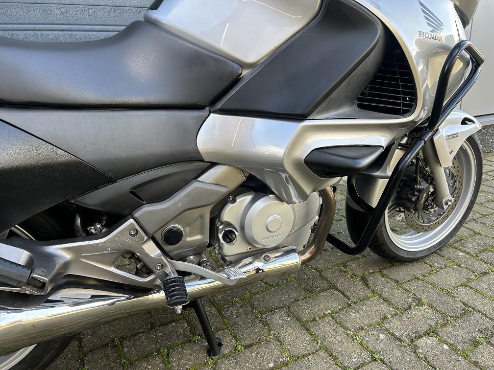 Honda NT700V Deauville uit 2010 met ABS, topkoffer, valbeugel, etc €3250,-