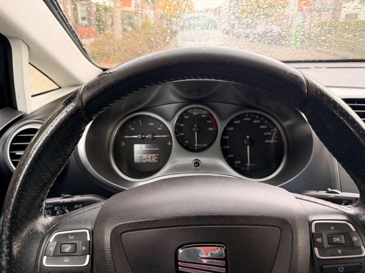 SEAT LEON