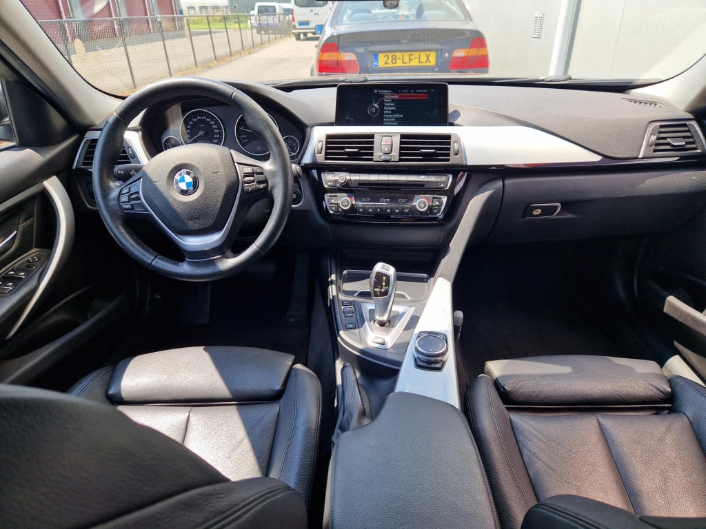 BMW 3-serie 330e centennial high executive