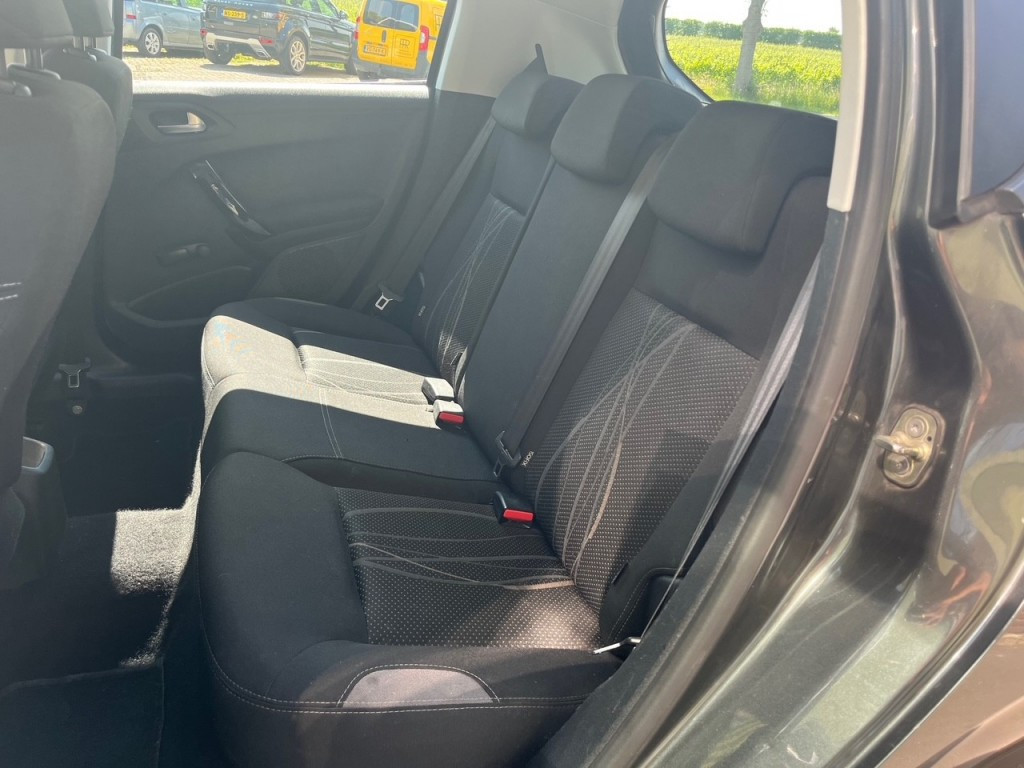 Peugeot 208 1.2 vti envy