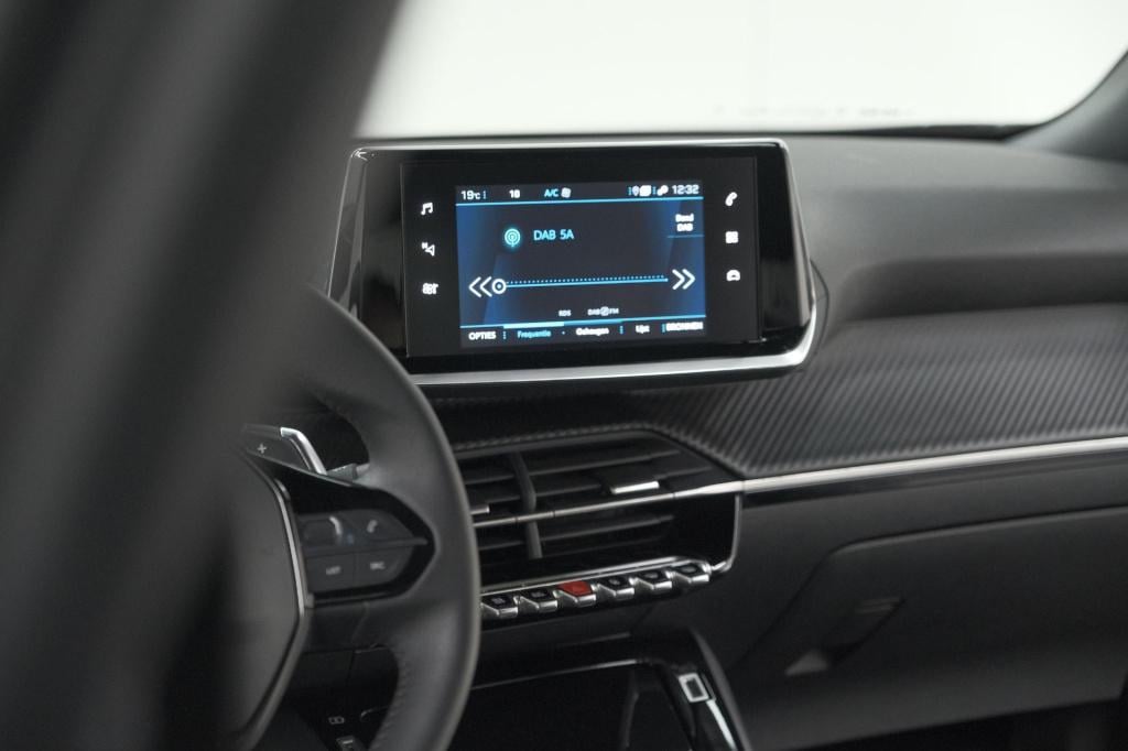 Peugeot 2008 puretech 130 eat8 allure | camera | navigatie | apple carplay 