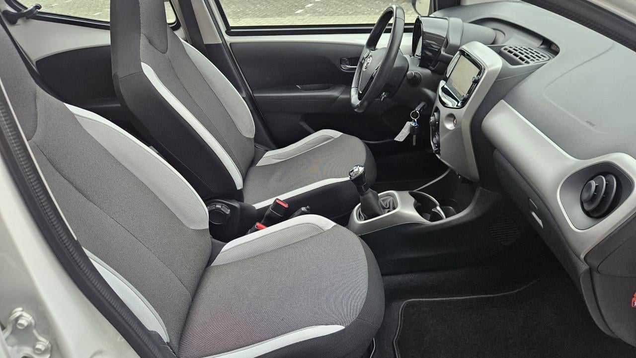Zuinige en Sportieve 5 drs TOYOTA AYGO Cabrio Top 2016 / NL AUTO / NAP /