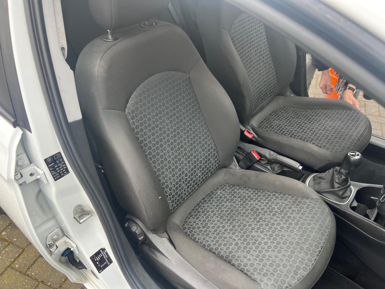 Opel Corsa uit 2018 met slechts 104.300 km, zeer fraai.