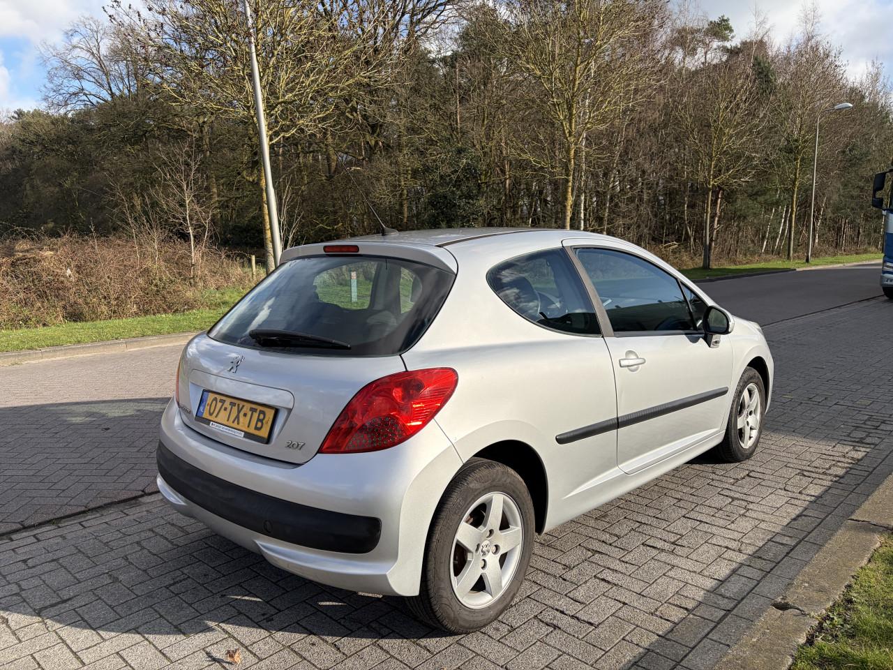 Peugeot 207 1.4-16V Color-line AIRCO NAP LOGISCH 134DKM