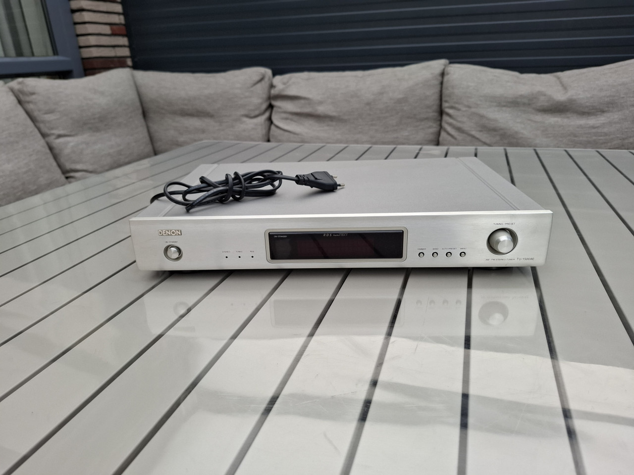 Denon tuner type TU-1500AE.