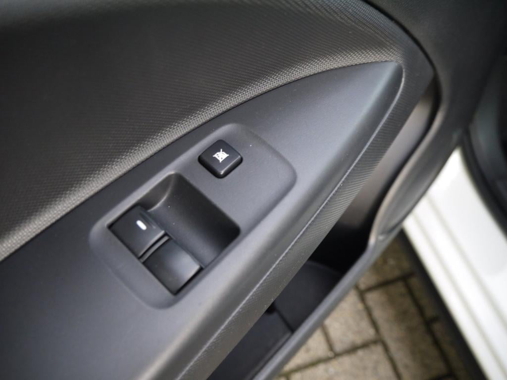 Mitsubishi Space Star 1.2 connect+|rijklaar