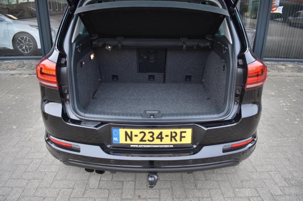 Volkswagen Tiguan 1.4 tsi r-line lm | trekhaak | xenon | led | stoelverwarm