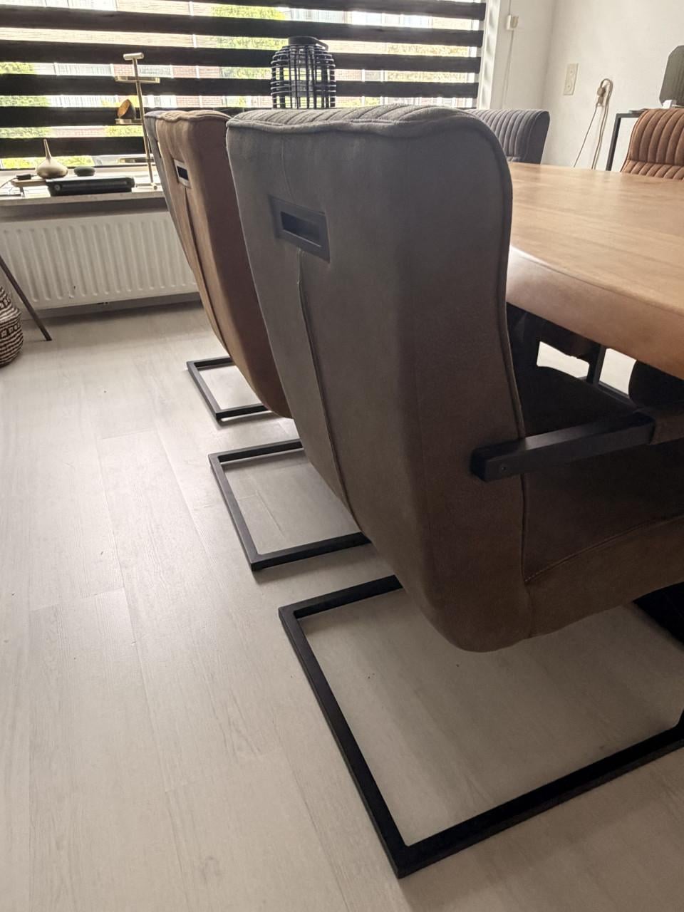 Tafel met stoelen