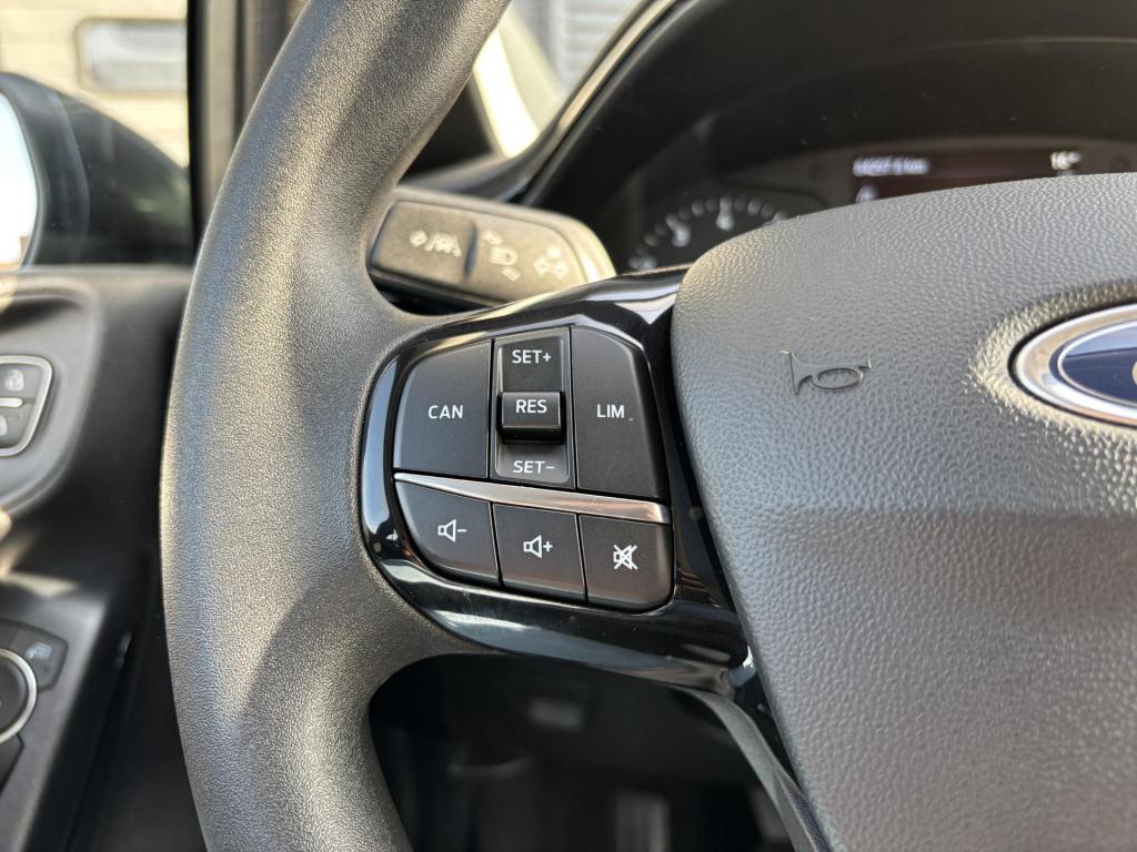 Ford Fiesta 1.1 trend navigation pack + trekhaak, nl-auto!