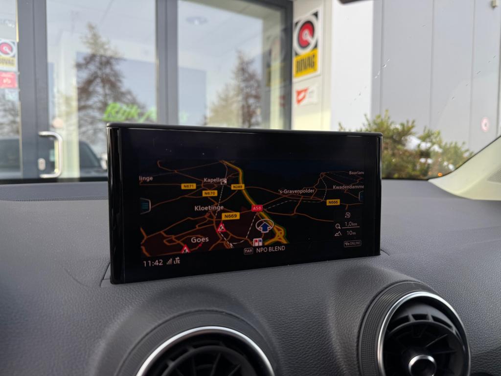 Audi Q2 1.5 tfsi *s edition . virtual * camera * black pack