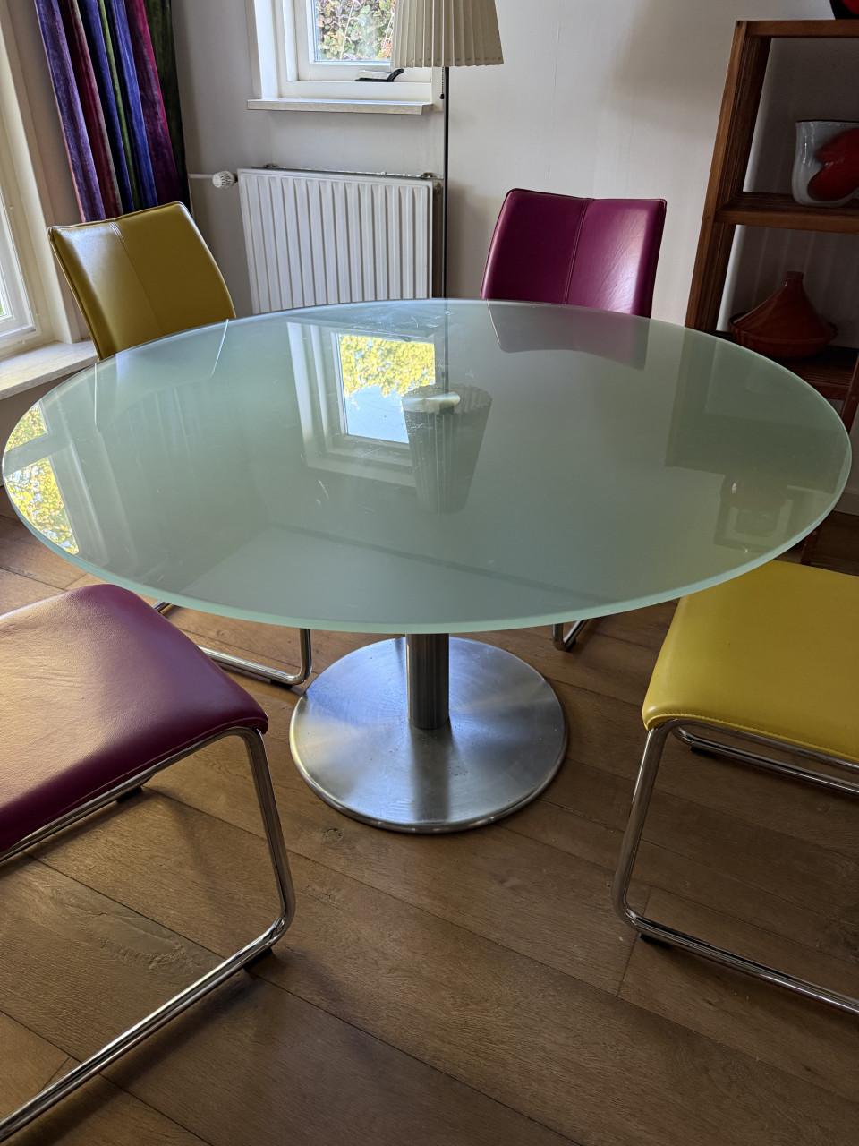 Glazen eettafel