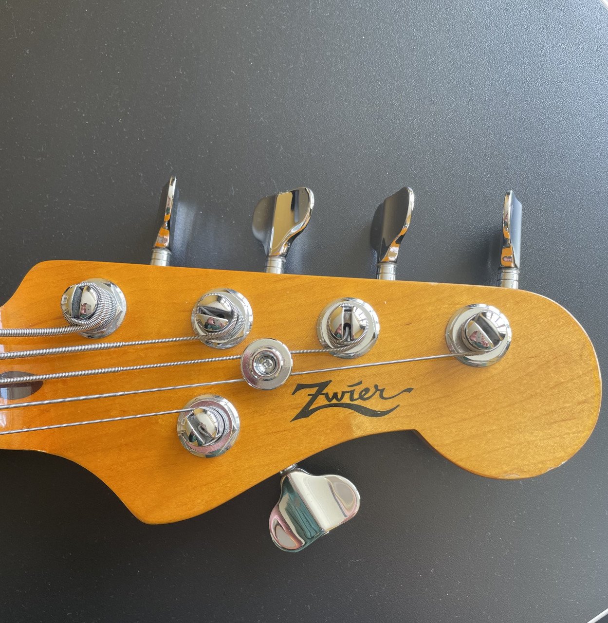 Zwier basgitaar