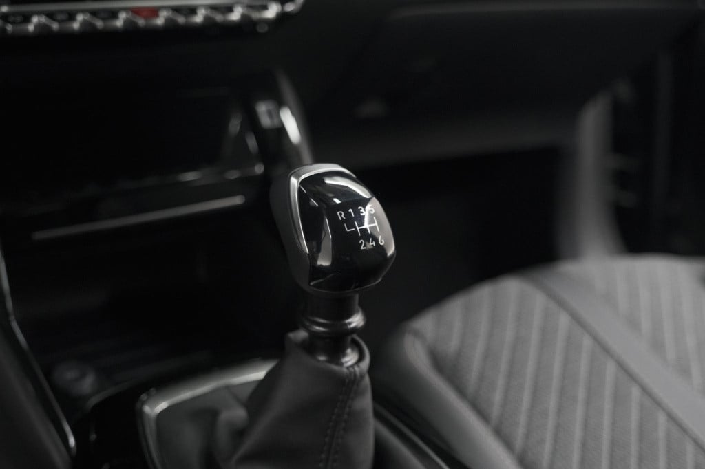 Peugeot 208 puretech 100 allure | 360 camera | stoelverwarming | dodehoekde
