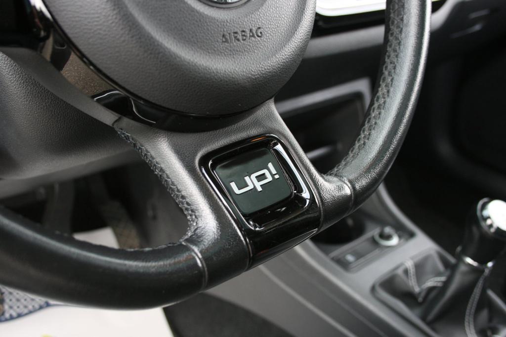 Volkswagen UP! 1.0 high up! black edition bluemotion