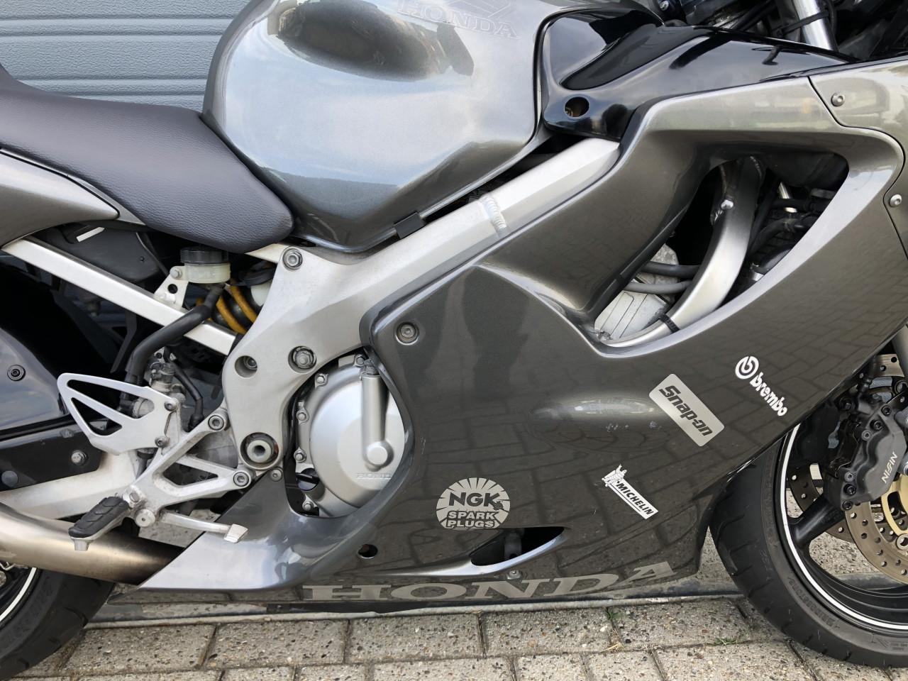 ***VERKOCHT*** Honda CBR600 uit 2003, sportdemper €2450.-
