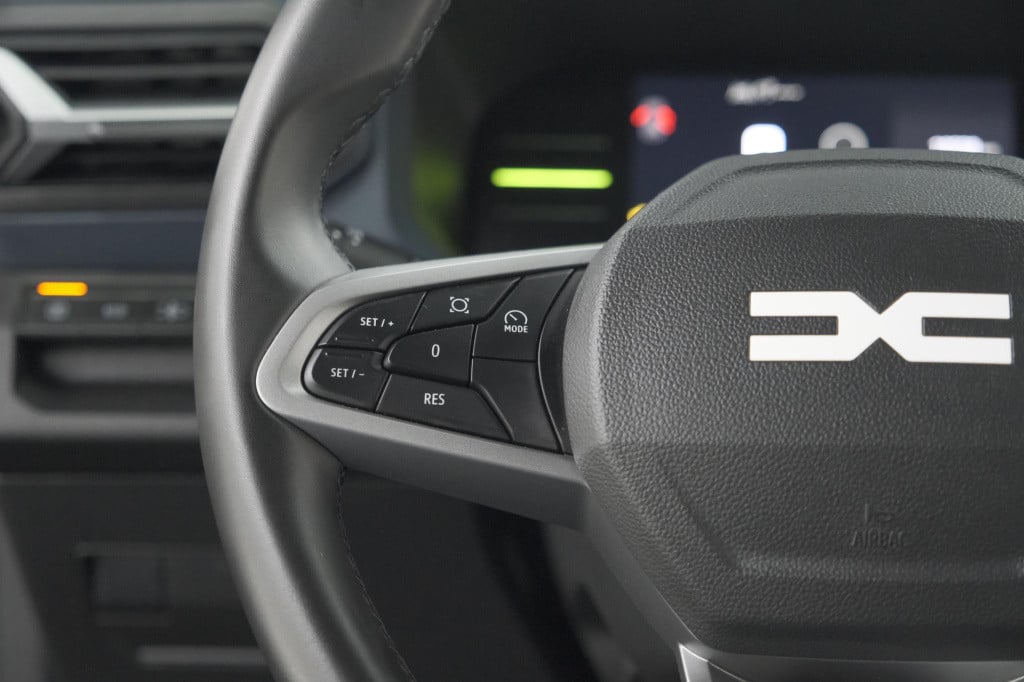 Dacia Duster mild hybrid 130 expression | camera | stoelverwarming | apple 