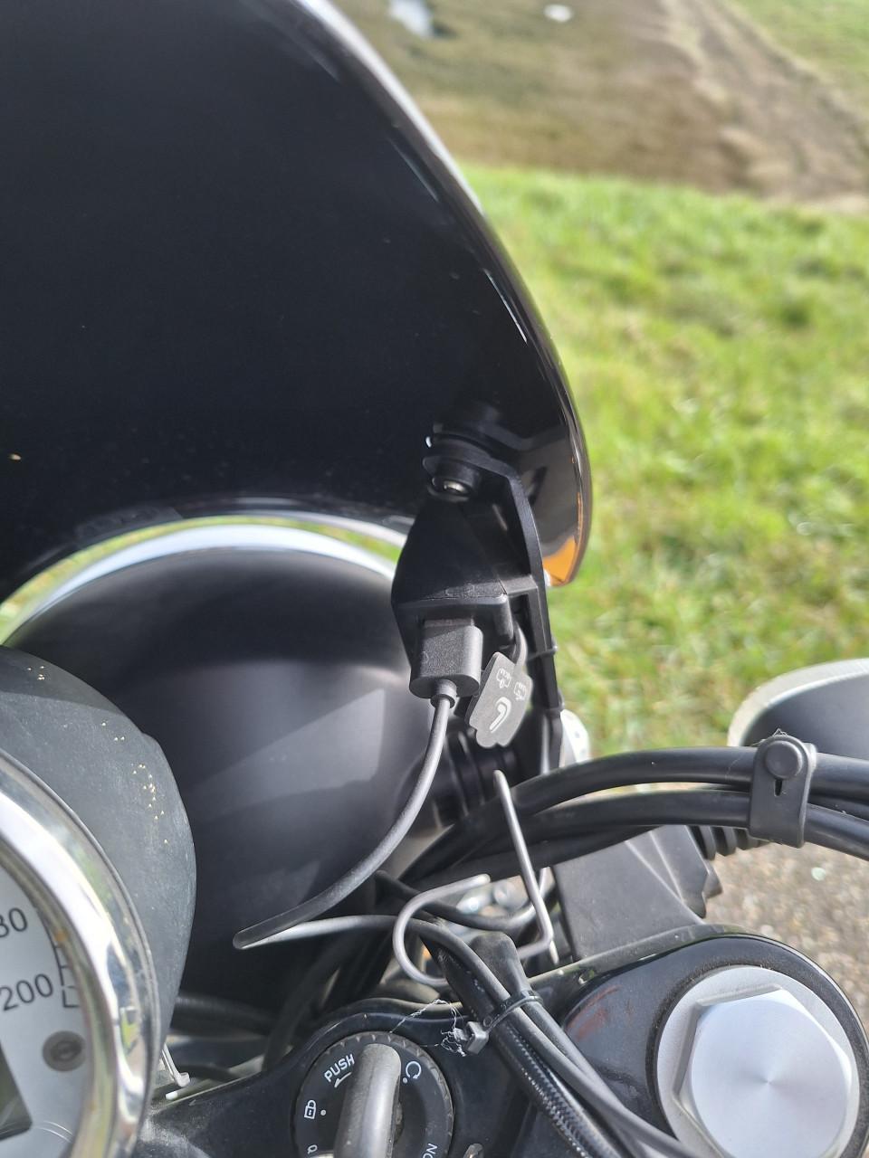 MOTO GUZZI V9 BOBBER 2016