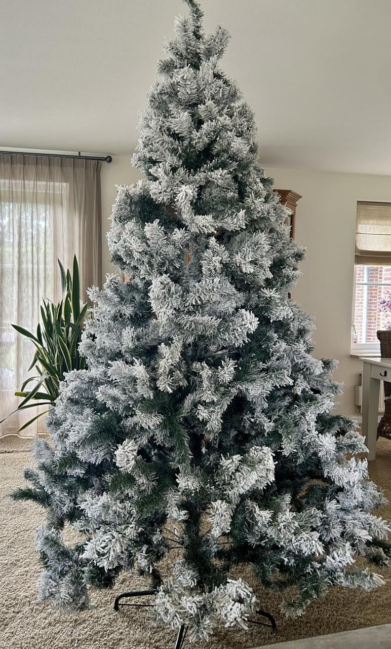 Kerstboom sneeuw. 2.40 m hoog