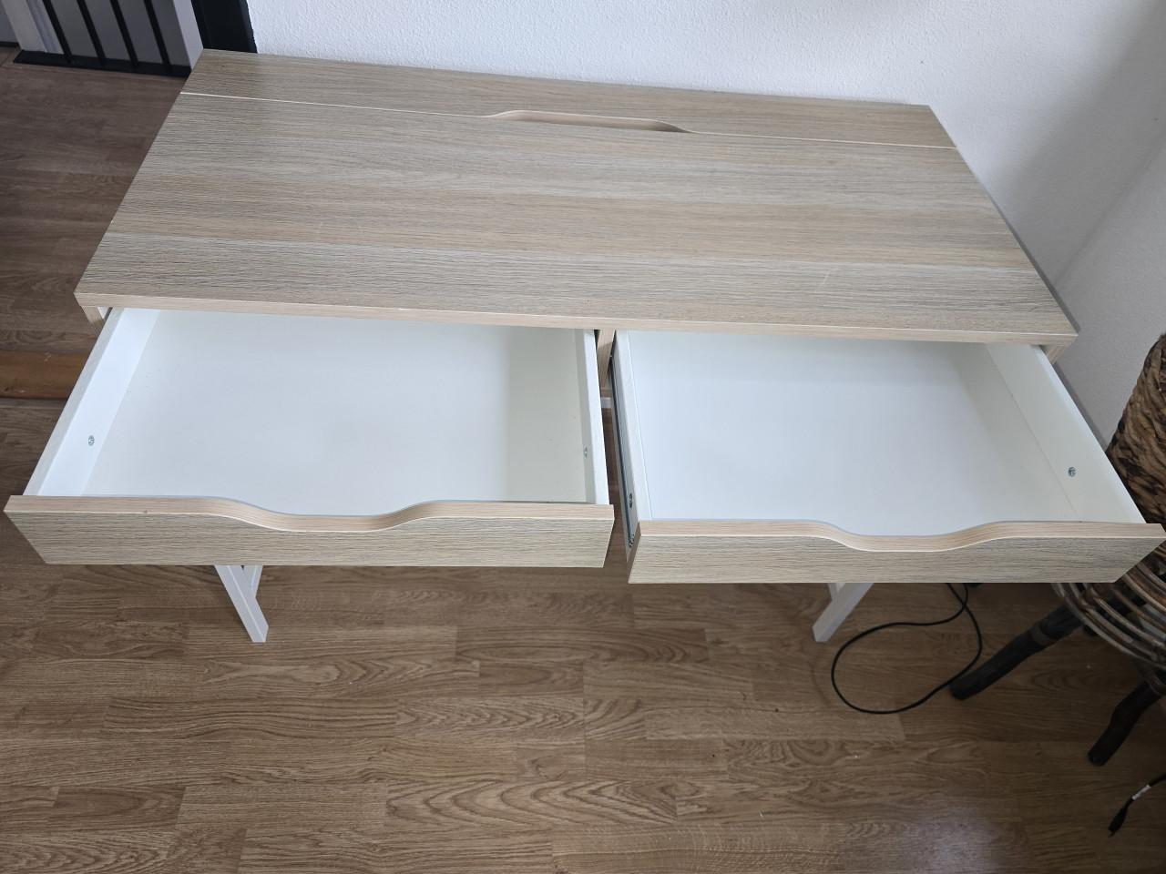 Nog nette kaptafel/bureau