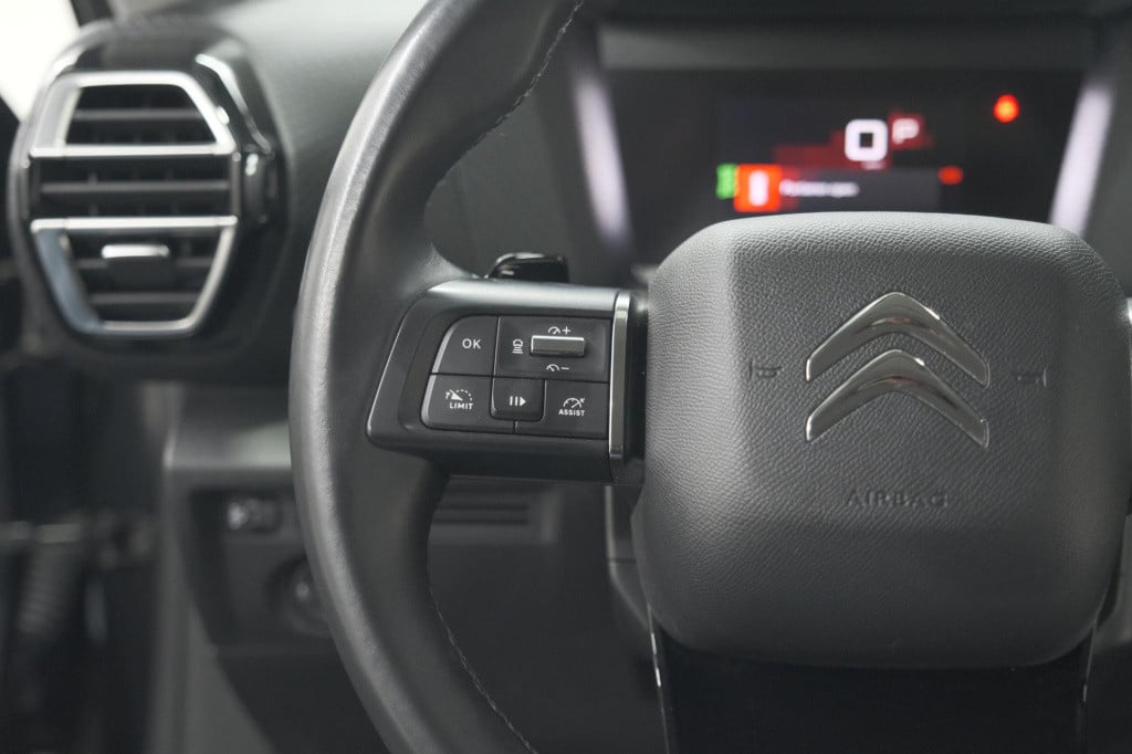 Citroen C4 puretech 130 eat8 shine | camera | head-up display | parkeersens