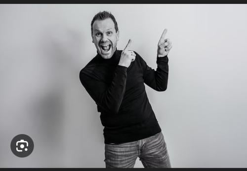 TIM zingt in de Mythe Goes!