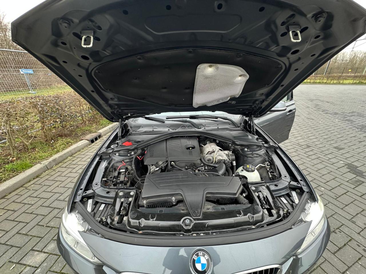 BMW 316i Touring Luxury Line | Origineel NL | Dealer Onderhouden t/m 2025