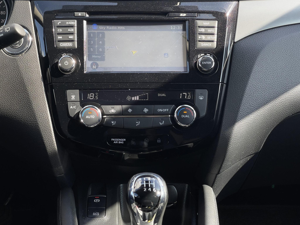 Nissan Qashqai 1.2 n-connecta design pack | panoramadak | navigatie | 360° 