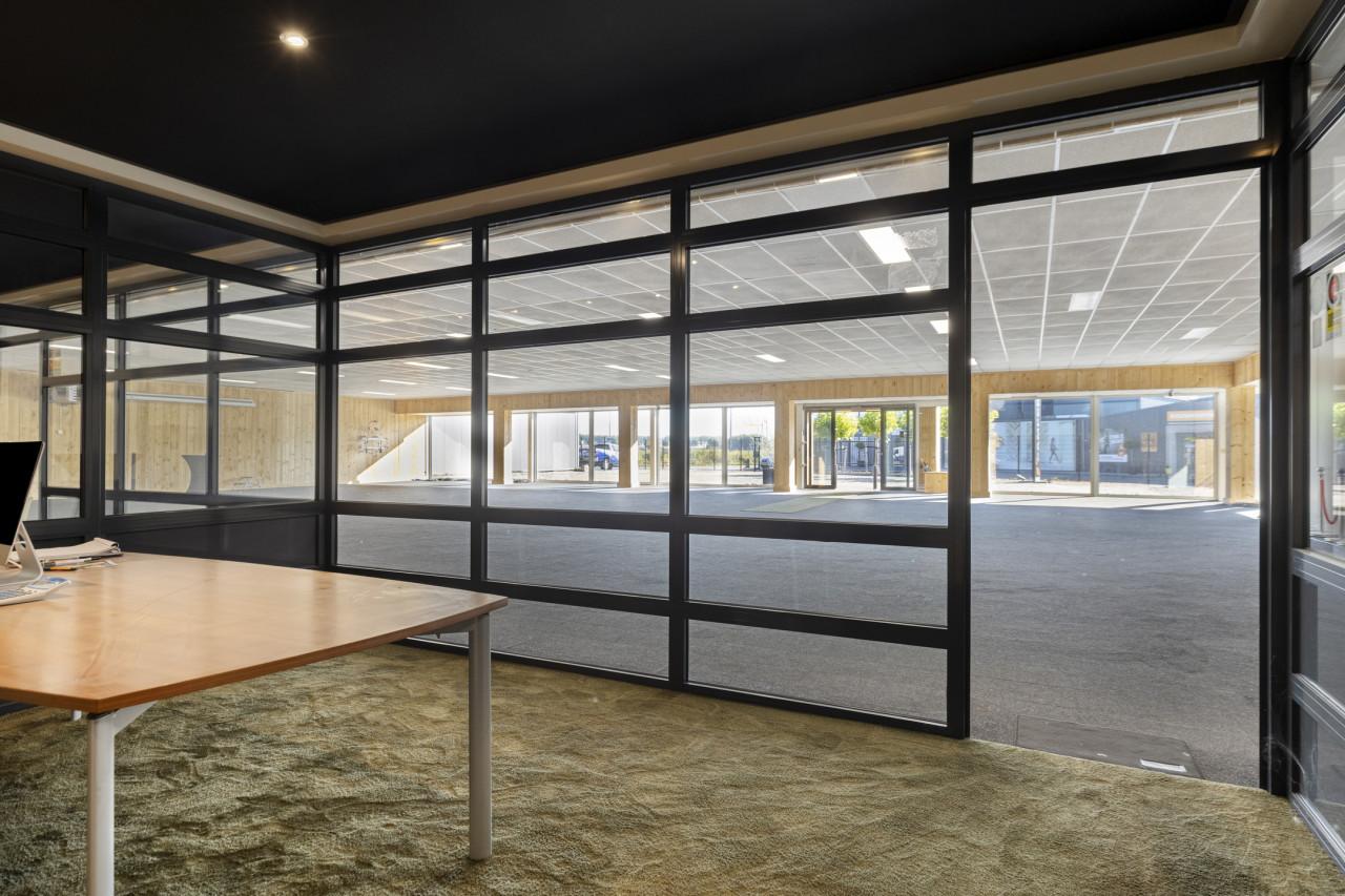 TE KOOP | Multifunctionele bedrijfsruimte-/showroom in ’s-Heer Arendskerke