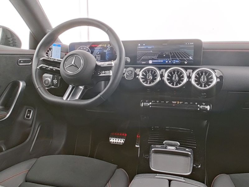 Mercedes-Benz Cla shooting brake 250 e amg face lift plug-in hybride | amg 