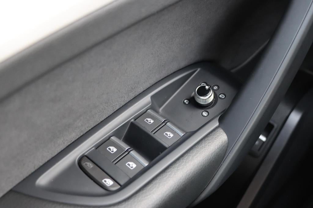 Audi Q5 55 tfsi e s line quattro 367pk s tronic | trekhaak | stoel- en stuu