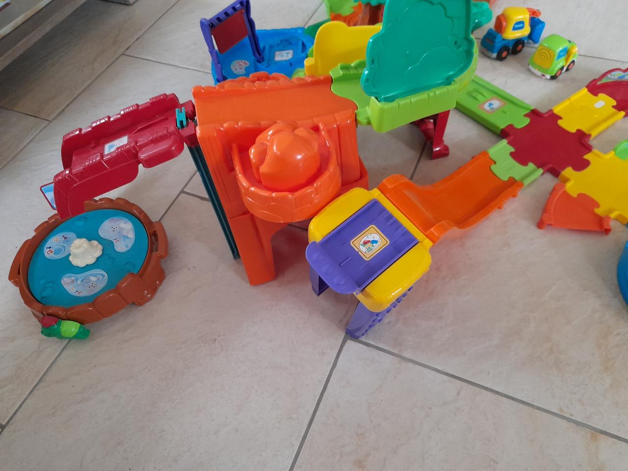 Vtech zoef zoef  dierentuin met extra paden en glijbaan (in nette staat)