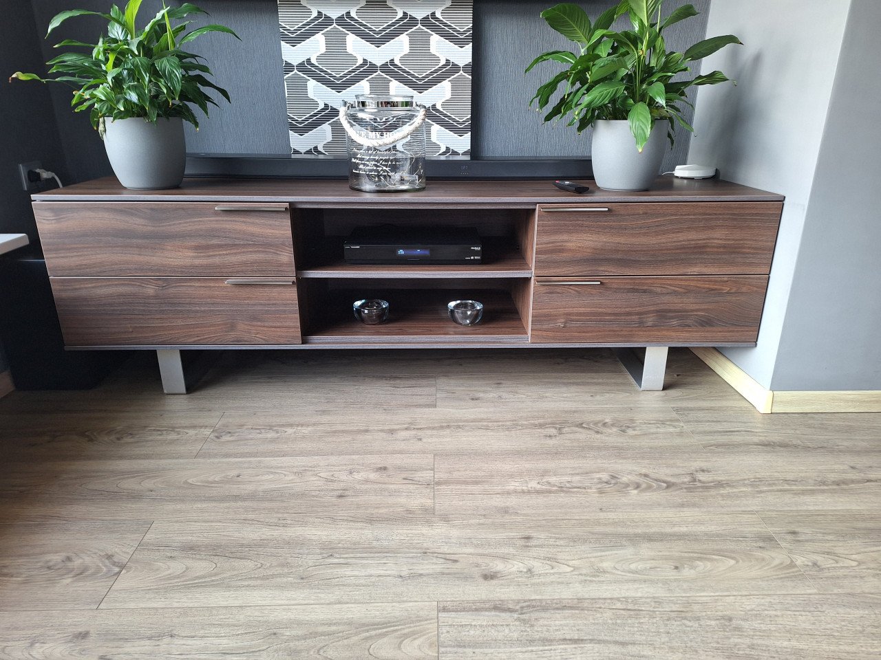 Te koop: tv kast.