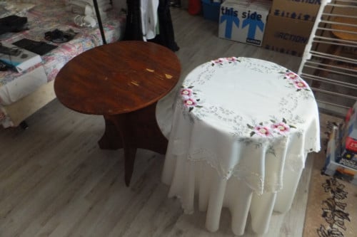 2 bijzet tafeltjes van hout