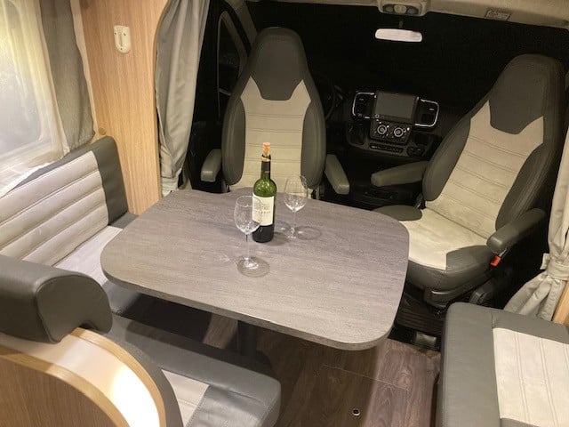 Prachtige 4 pers. automaat camer huren / Te koop camper Sunlight T 68