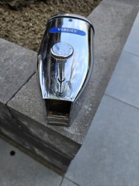 Mooie antieke zeepdispenser Viruly gouda van chroom zware kwaliteit.....