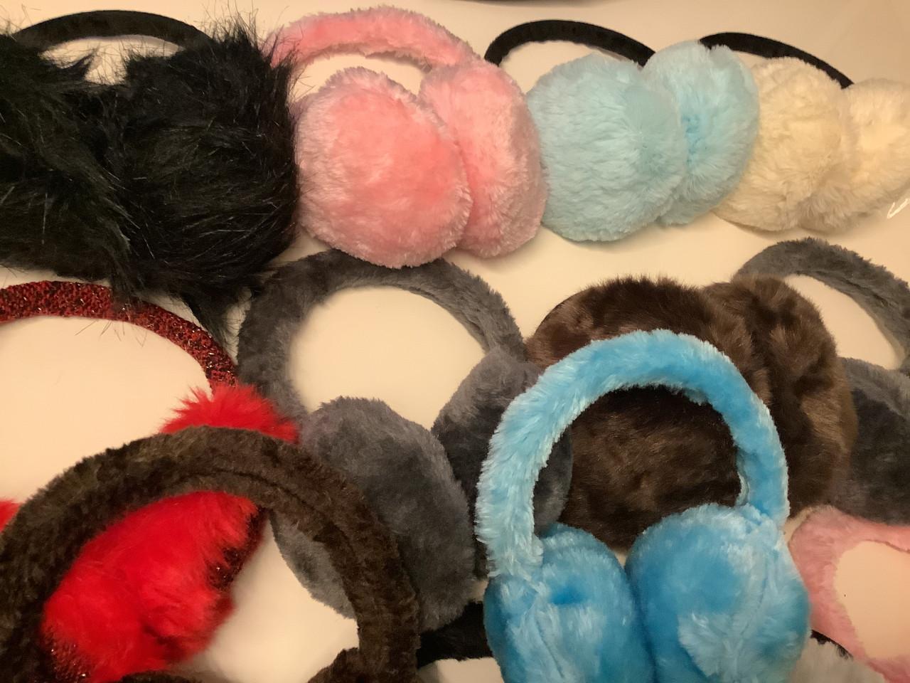 Partij super leuke oorwarmers. ( partij 216)