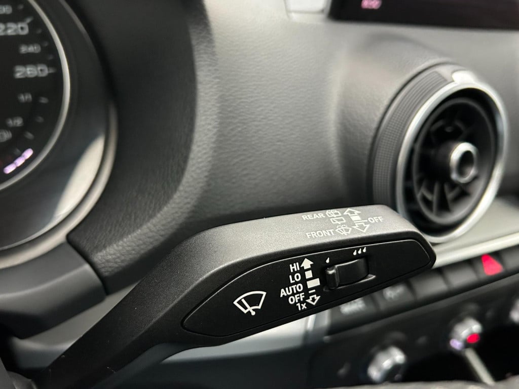 Audi Q2 occasion 1.4 tfsi cod launch edition | airco | stoelverwarming | tw