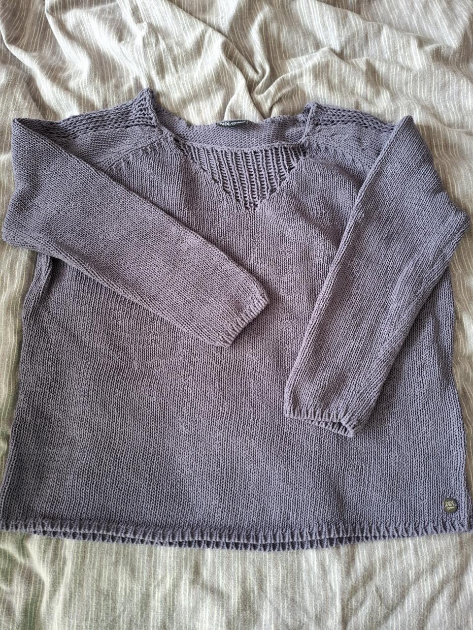 Didi trui paars, gebreid met opengewerkte details. Maat M/L
