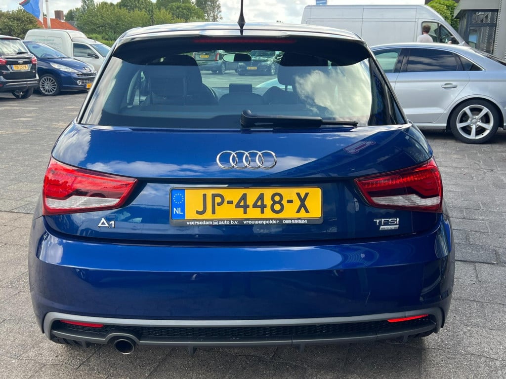 Audi A1 Sportback 1.0 tfsi adrenalin, s-line, navi enz...