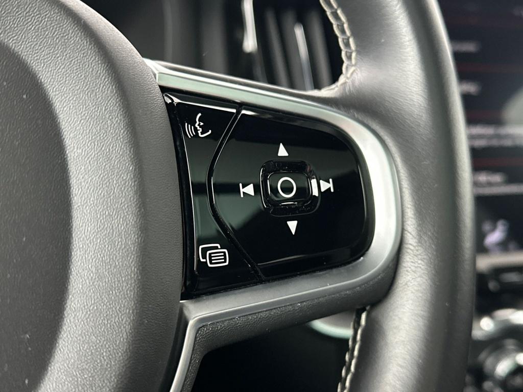 Volvo XC60 b5 264pk r-design| pano| camera| stoelverwarming| trekhaak