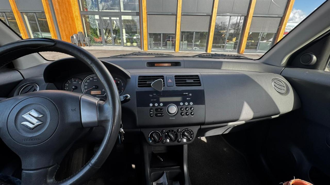 Suzuki Swift 1.3 | Rood