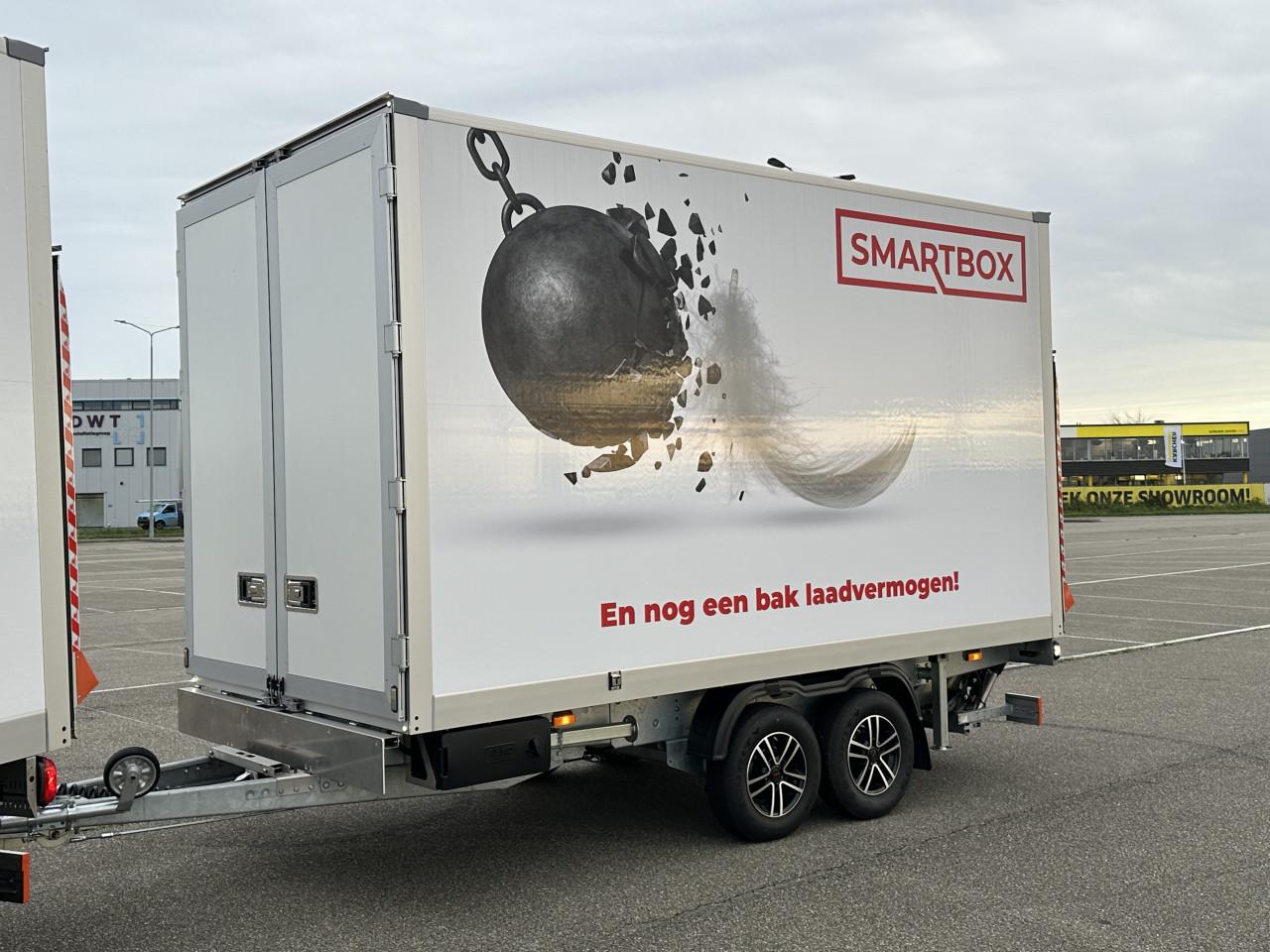 Aanhangwagen met doorlaadsysteem en laadklep